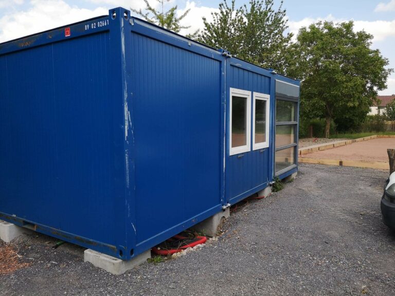 Bungalow de chantier d'occasion à vendre à usage de bureau ou d'espace de travail tout simplement vendu chez GOLIAT Containers dans le 62